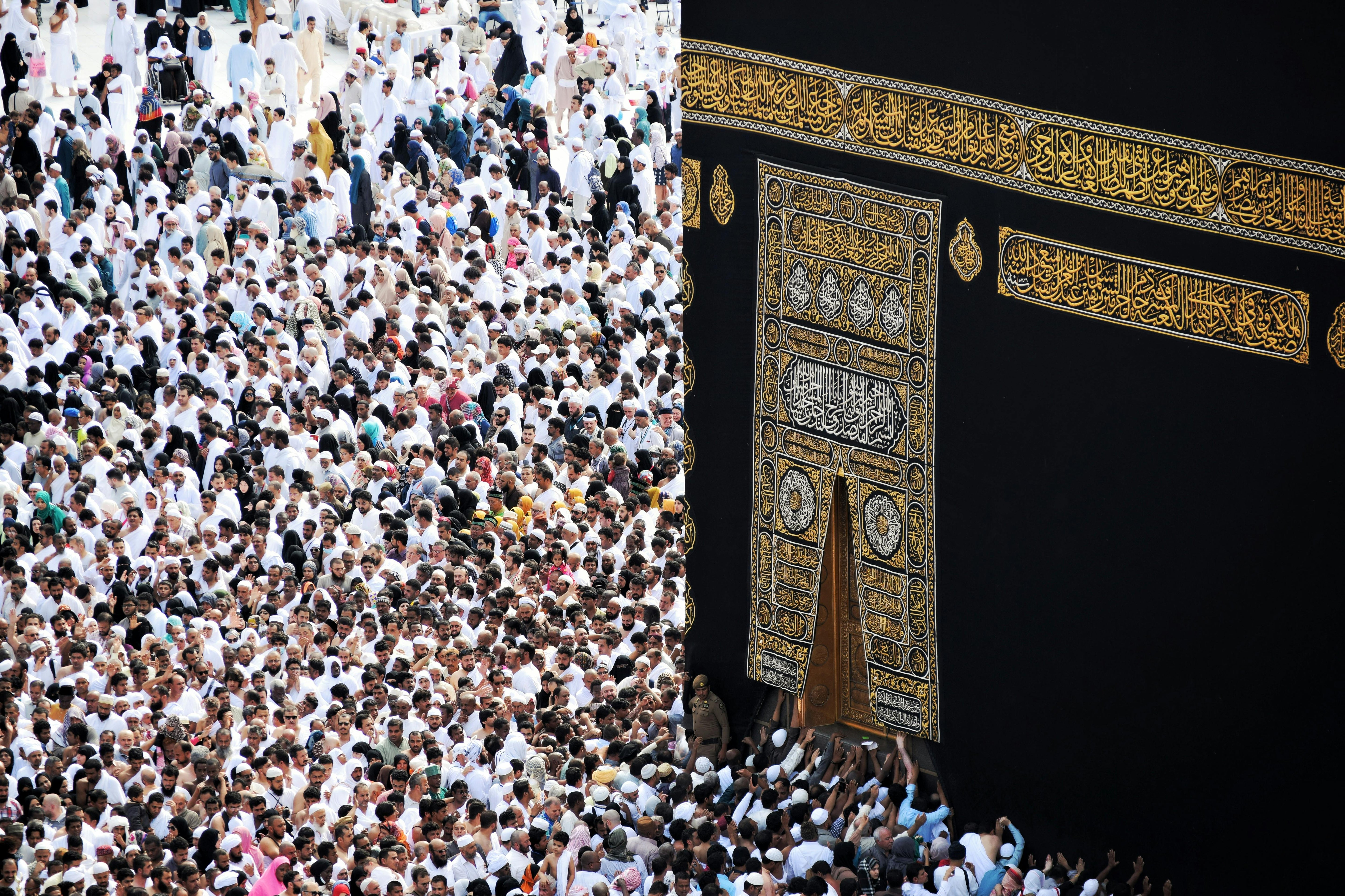 Breathable abayas and hijabs for pilgrimage
