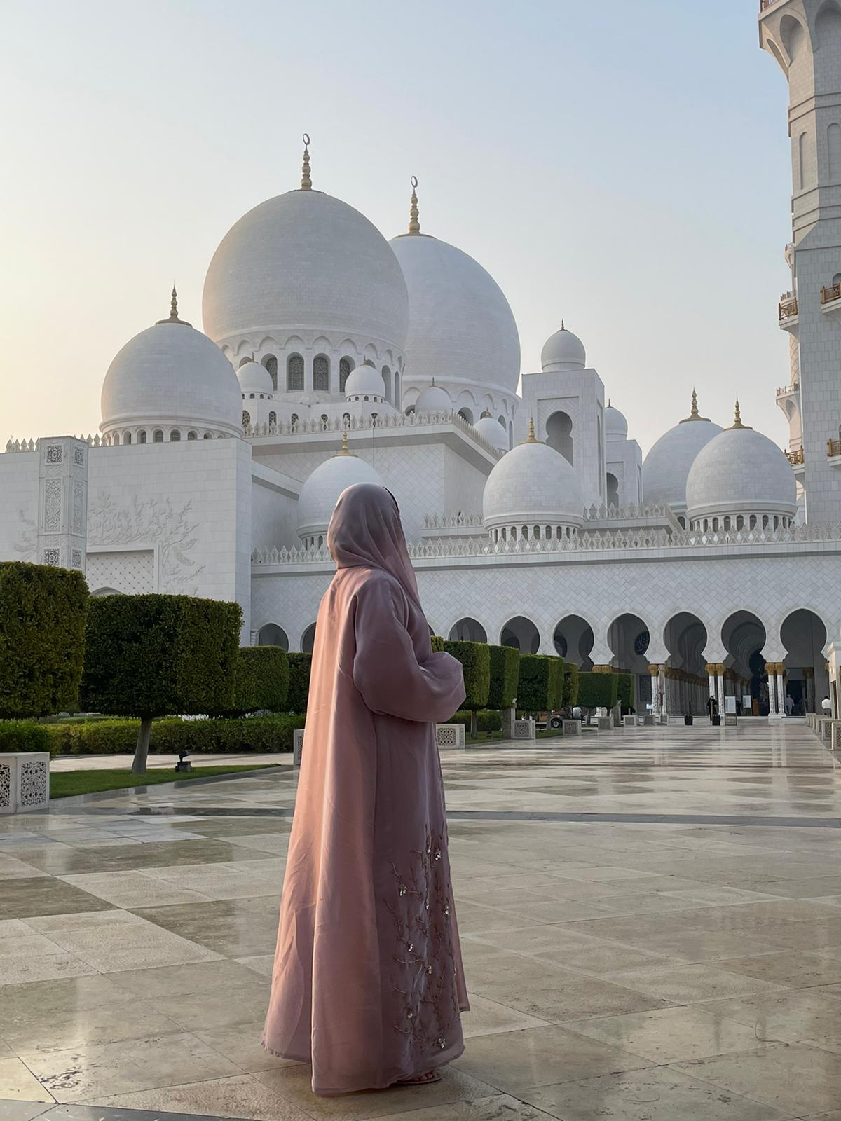 Modest Fashion Essentials: Abayas, Accessories, and Building Your Wardrobe - Aneeq Modest Wear